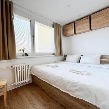 Elegant Escape Apartment III - Free Parking, Easy Access To City Center Bratislava Bagian luar foto