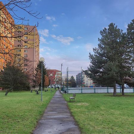 Elegant Escape Apartment III - Free Parking, Easy Access To City Center Bratislava Bagian luar foto