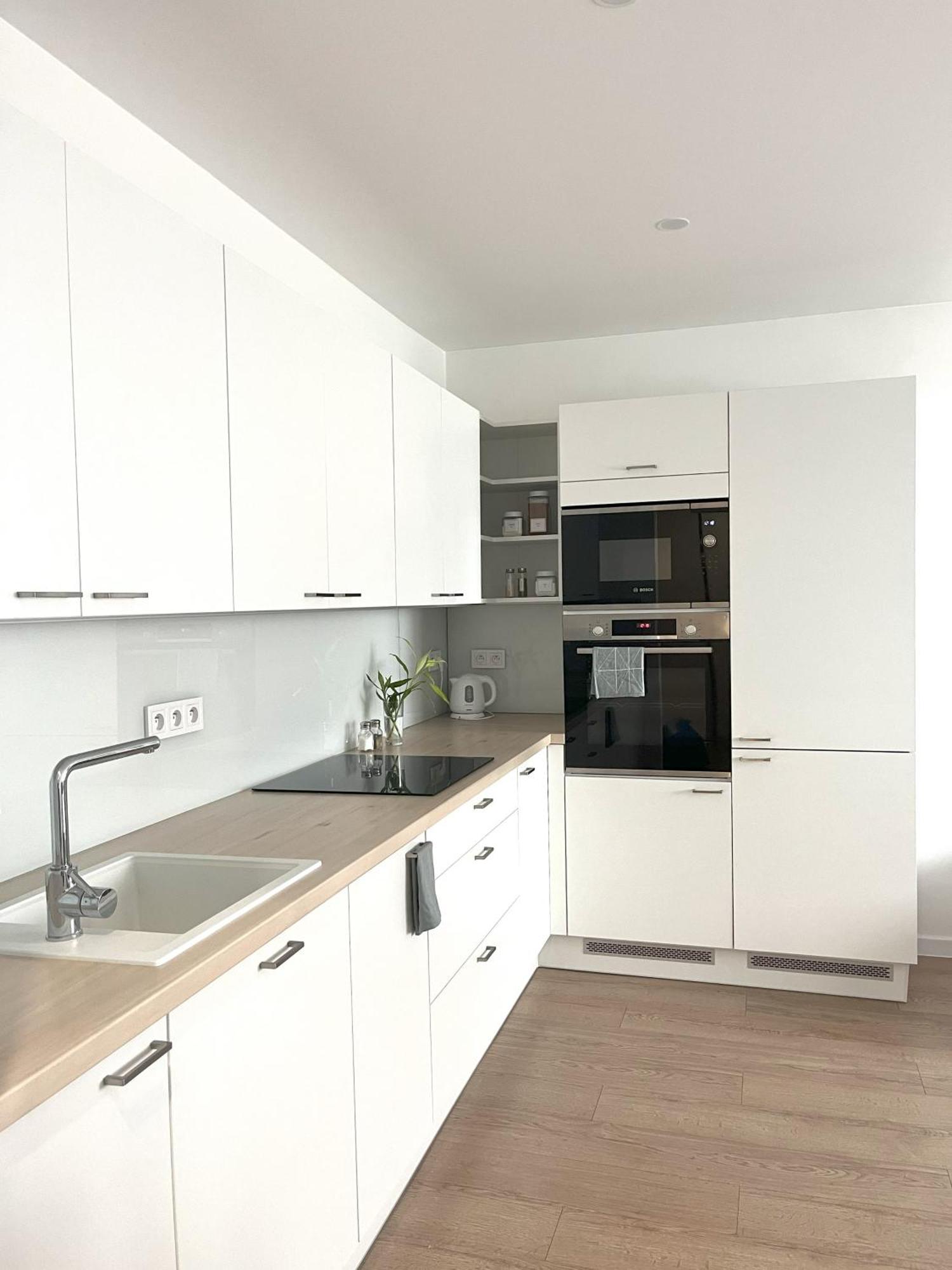 Elegant Escape Apartment III - Free Parking, Easy Access To City Center Bratislava Bagian luar foto